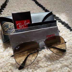 *NEW NEVER WORN* Ray-Ban Aviator Gradient